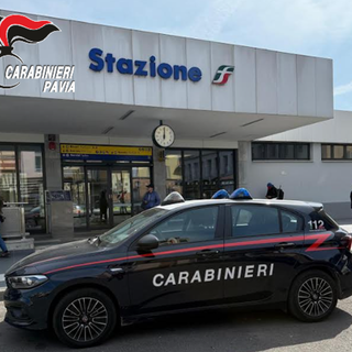 Vigevano, aveva hashish e cocaina nascosti nelle scarpe: denunciato un 25enne