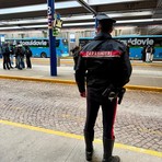 Pavia, controlli alla stazione dei treni e in prossimità delle scuole