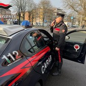 Pavia, ruba un telefono di ultima generazione nelle vie del centro e venduto presso un esercizio commerciale. Tre denunce per ricettazione
