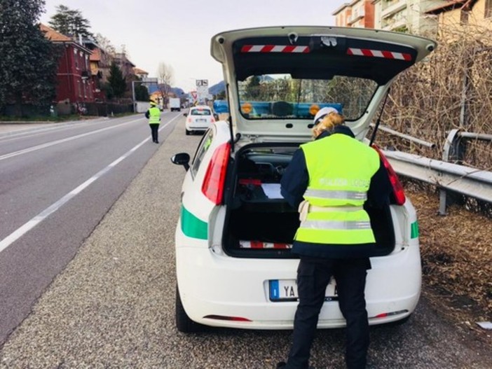 Nuovo Dpcm e zona rossa in Lombardia: sempre possibili gli spostamenti verso le seconde case, anche in affitto. Da amici e parenti solo in due nel proprio comune Nuovo Dpcm e zona rossa in Lombardia: sempre possibili gli spostamenti verso le seconde case, anche in affitto. Da amici e parenti solo in due nel proprio comune