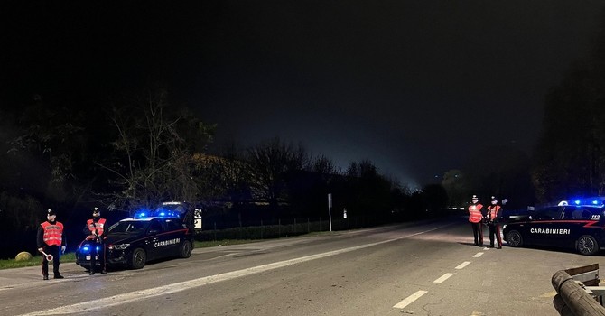 Sannazzaro, controlli a tappeto dei carabinieri: controllate 35 auto e identificate 50 persone Sannazzaro, controlli a tappeto dei carabinieri: controllate 35 auto e identificate 50 persone
