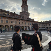 Vigevano, massacra di botte la compagna all’interno dell’abitazione: i carabinieri arrestano un 19enne Vigevano, massacra di botte la compagna all’interno dell’abitazione: i carabinieri arrestano un 19enne