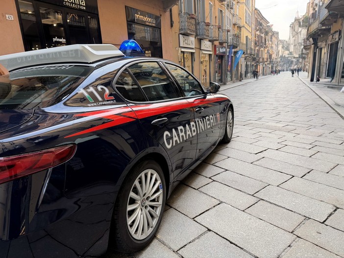 Minaccia ed aggredisce padre e figlia. Arrestato un uomo dai Carabinieri di Pavia