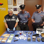 Vigevano, i Carabinieri arrestano 3 persone: sequestrati oltre 2 chili di hashish, armi, contanti e documenti falsi.