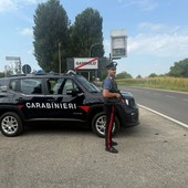Gambolò, i carabinieri sventano la "truffa dello specchietto": denunciate tre persone e sequestrati documenti falsi