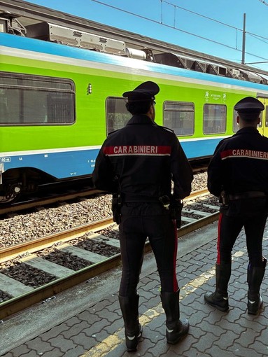 Castelletto di Branduzzo, salvato due volte dai Carabinieri mentre tenta di togliersi la vita Castelletto di Branduzzo, salvato due volte dai Carabinieri mentre tenta di togliersi la vita