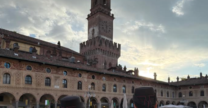 Vigevano, massacra di botte la compagna all’interno dell’abitazione: i carabinieri arrestano un 19enne Vigevano, massacra di botte la compagna all’interno dell’abitazione: i carabinieri arrestano un 19enne