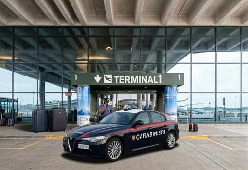 Mortara: gravato di un provvedimento di espulsione, rompe il vetro dell'auto dei Carabinieri durante il viaggio a Malpensa. Rimpatriato un 34enne Mortara: gravato di un provvedimento di espulsione, rompe il vetro dell'auto dei Carabinieri durante il viaggio a Malpensa. Rimpatriato un 34enne