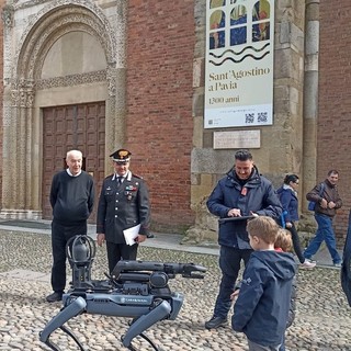 Pavia, trovano uno zaino abbandonato durante la “Milano – Sanremo”. Intervengono gli artificieri dei Carabinieri con “Saetta”