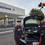 Vigevano, controlli con il metal detector in stazione: i carabinieri denunciano un 30enne per detenzione ai fini di spaccio
