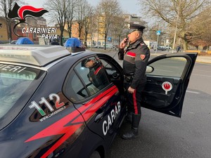 Pavia, ruba un telefono di ultima generazione nelle vie del centro e venduto presso un esercizio commerciale. Tre denunce per ricettazione