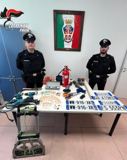 Castello d'Agogna, fuggono all’alt della Polizia locale: intercettati dai Carabinieri in campagna Castello d'Agogna, fuggono all’alt della Polizia locale: intercettati dai Carabinieri in campagna