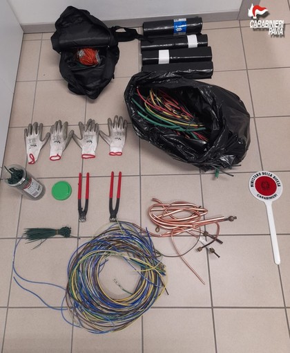 Siziano, sopresi dai Carabinieri mentre rubano rame. Due arresti