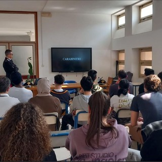 Vigevano, cultura della legalità: I carabinieri incontrano gli studenti
