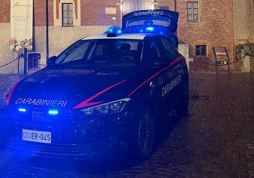 Abbiategrasso: scappa dai carabinieri verso i binari lanciando un sacchetto con otto dosi di cocaina