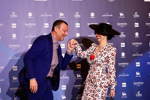 Chiara Francini con la sua ironia al Festival: "Porterò tutte le tinte di me stessa" Chiara Francini con la sua ironia al Festival: "Porterò tutte le tinte di me stessa"