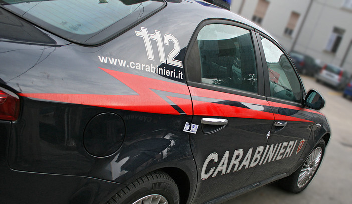 Vigevano: nuovo raid notturno dalla parrucchiera, rubati un phon e piastra per capelli