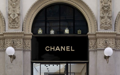 Chanel ‘sbarca’ in Galleria a Milano: contratto da oltre 2 milioni l’anno (per 188 metri)