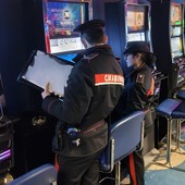 Controlli dei carabinieri sul territorio provinciale per la prevenzione del gioco d'azzardo: chiusi tre esercizi, scattano sanzioni per 150mila euro
