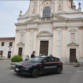 Cilavegna, taglia le gomme delle auto parcheggiate: denunciato dai Carabinieri