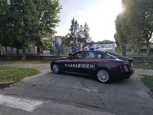 Vigevano, tempestivo intervento dei Carabinieri nei pressi di una scuola primaria. 34enne bloccato e denunciato per atti osceni in luogo pubblico