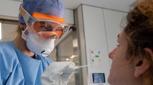 Covid-19, in Italia oggi 17.938 contagi. Veneto +4.092, Lombardia +2.335, Emilia +1.907