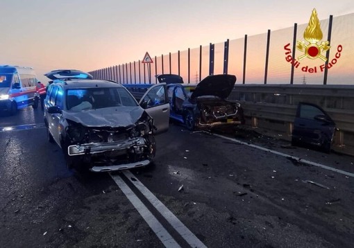 Tragedia ad Ossona: un morto e quattro feriti in un incidente sul cavalcavia della Sp 128 Tragedia ad Ossona: un morto e quattro feriti in un incidente sul cavalcavia della Sp 128