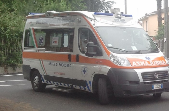 Vigevano: finisce con l'auto contro il muro, ferita lievemente una ragazza Vigevano: finisce con l'auto contro il muro, ferita lievemente una ragazza