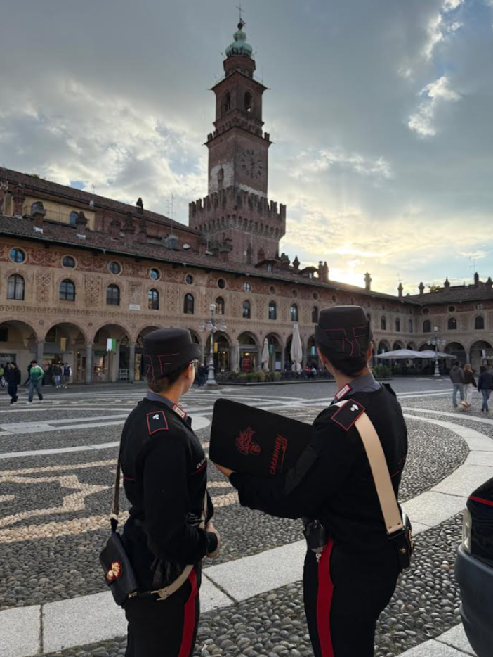 Vigevano, massacra di botte la compagna all’interno dell’abitazione: i carabinieri arrestano un 19enne