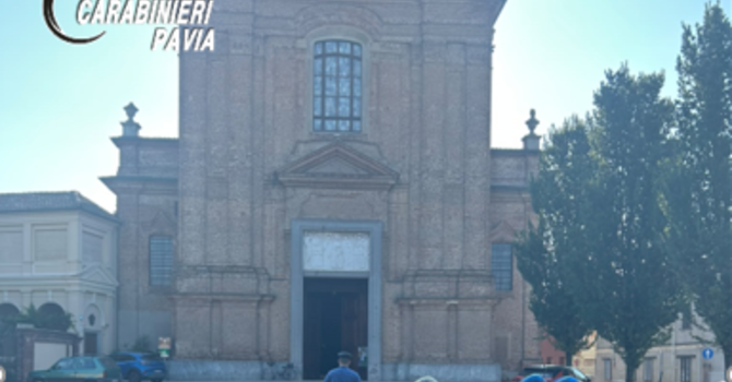 Robbio, aggredisce i Carabinieri dopo aver dato in escandescenze vicino alla parrocchia: arrestato 28enne Robbio, aggredisce i Carabinieri dopo aver dato in escandescenze vicino alla parrocchia: arrestato 28enne