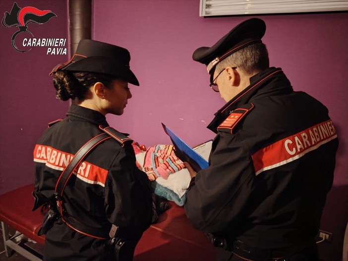San Martino Siccomario: i carabinieri scoprono un centro massaggi abusivo, lavoratrici in nero e scarse condizioni igieniche