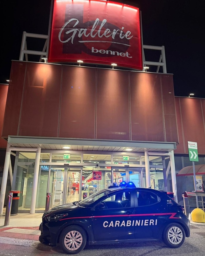 Mortara: avevano rubato un portafogli nel parcheggio della Bennet, denunciati due giovani