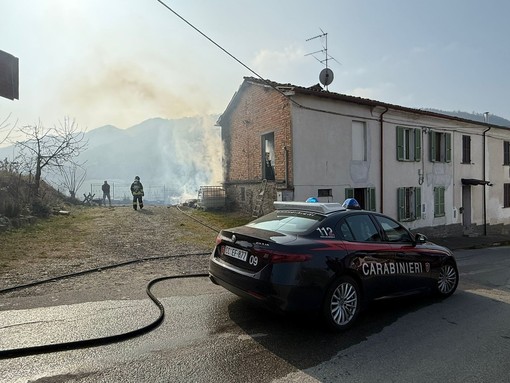 Bagnaria, incendio in abitazione. I Carabinieri mettono in salvo una donna Bagnaria, incendio in abitazione. I Carabinieri mettono in salvo una donna