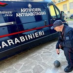 Belgioioso: contatta il 112 per la presenza di un presunto ordigno bellico nel giardino, ma in realtà è una palla di cannone in ferro del XVIII secolo