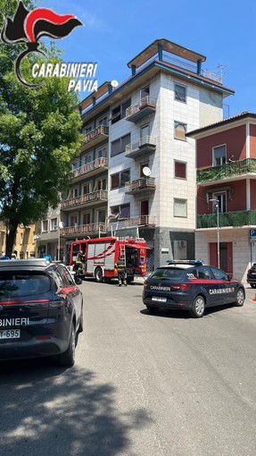 Voghera: rogo divora appartamento, evacuato l'intero stabile: nessun ferito