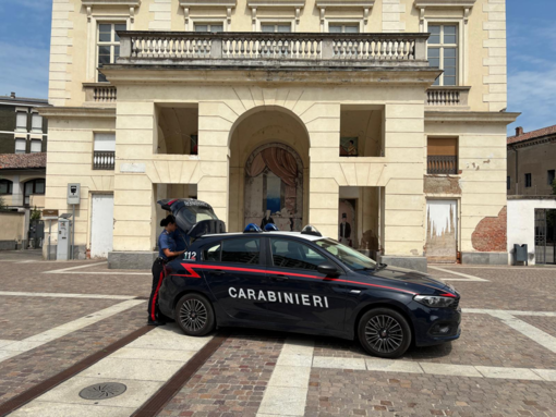 Mortara: evade dagli arresti domiciliari, 23enne sorpreso in strada e prontamente denunciato dai Carabinieri Mortara: evade dagli arresti domiciliari, 23enne sorpreso in strada e prontamente denunciato dai Carabinieri