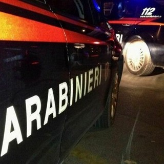 Vigevano: sorpreso mentre tenta di rubare al caffè Portmoka, aggredisce i carabinieri durante l'arresto