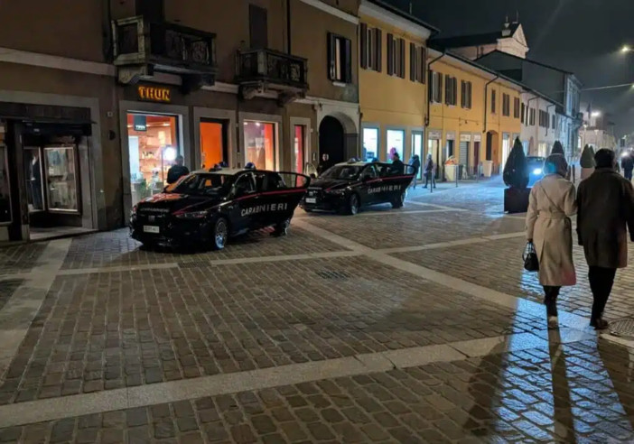 Allarme in gioielleria a Magenta: quattro pattuglie dei Carabinieri sul posto, ma era un falso allarme