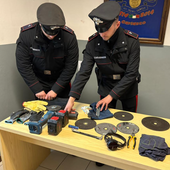 Gropello Cairoli: tentano il furto al self service del distributore di benzina con un flessibile, fuggono a piedi ma vengono fermati dai carabinieri
