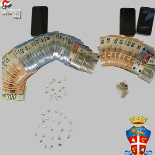 Casorate Primo: sorpreso con 24 dosi di cocaina e 1.800 euro in contanti. In manette un 20enne Casorate Primo: sorpreso con 24 dosi di cocaina e 1.800 euro in contanti. In manette un 20enne
