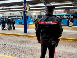 Pavia, controlli alla stazione dei treni e in prossimità delle scuole