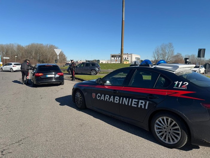 Voghera, pusher fermato in piazza del Rondò: sequestrati oltre 130 grammi di droga, un arresto