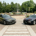 Pavia, furto di cuffiette in centro: carabiniere e finanziere fuori servizio sventano il colpo dopo un inseguimento. Arrestato un giovane Pavia, furto di cuffiette in centro: carabiniere e finanziere fuori servizio sventano il colpo dopo un inseguimento. Arrestato un giovane