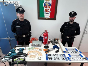Castello d'Agogna, fuggono all’alt della Polizia locale: intercettati dai Carabinieri in campagna