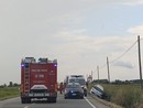 Cerano, auto finisce nel canale lungo la provinciale 4 Cerano, auto finisce nel canale lungo la provinciale 4