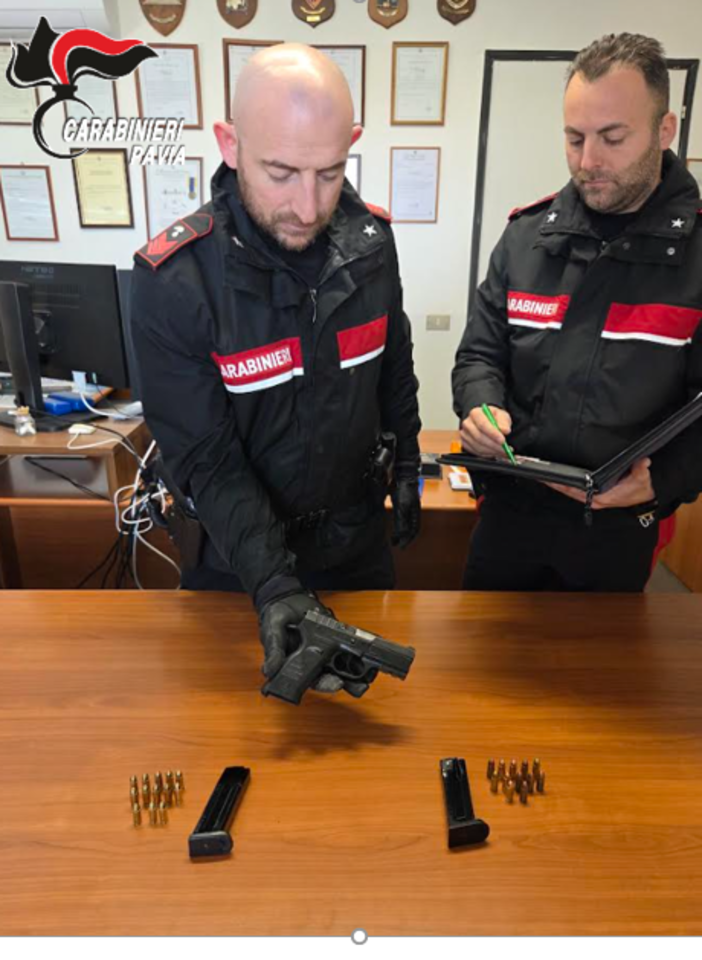 Vigevano, pistola rinvenuta all’interno del bagagliaio dell’auto: una persona denunciata dai Carabinieri