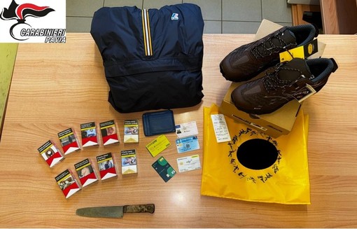 Belgioioso, cerca di utilizzare una carta di credito rubata e durante la perquisizione viene trovato in possesso di un coltello