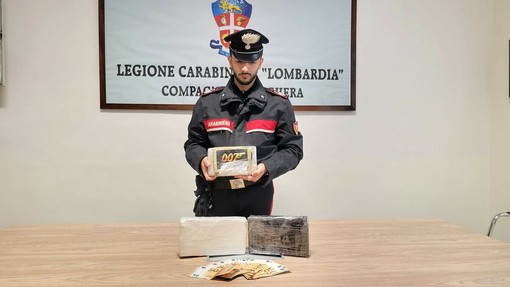 Casei Gerola: folle fuga dai Carabinieri finisce fuori strada. Sequestrati 3 chili di cocaina, un arresto. Casei Gerola: folle fuga dai Carabinieri finisce fuori strada. Sequestrati 3 chili di cocaina, un arresto.
