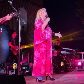 Olevano, grande successo per il concerto di Iva Zanicchi ad &quot;Anguriando&quot;. Le immagini