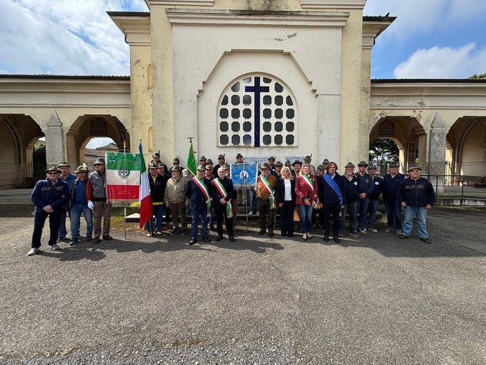 Mede, il gemellaggio tra alpini lomellini e abruzzesi. Le immagini